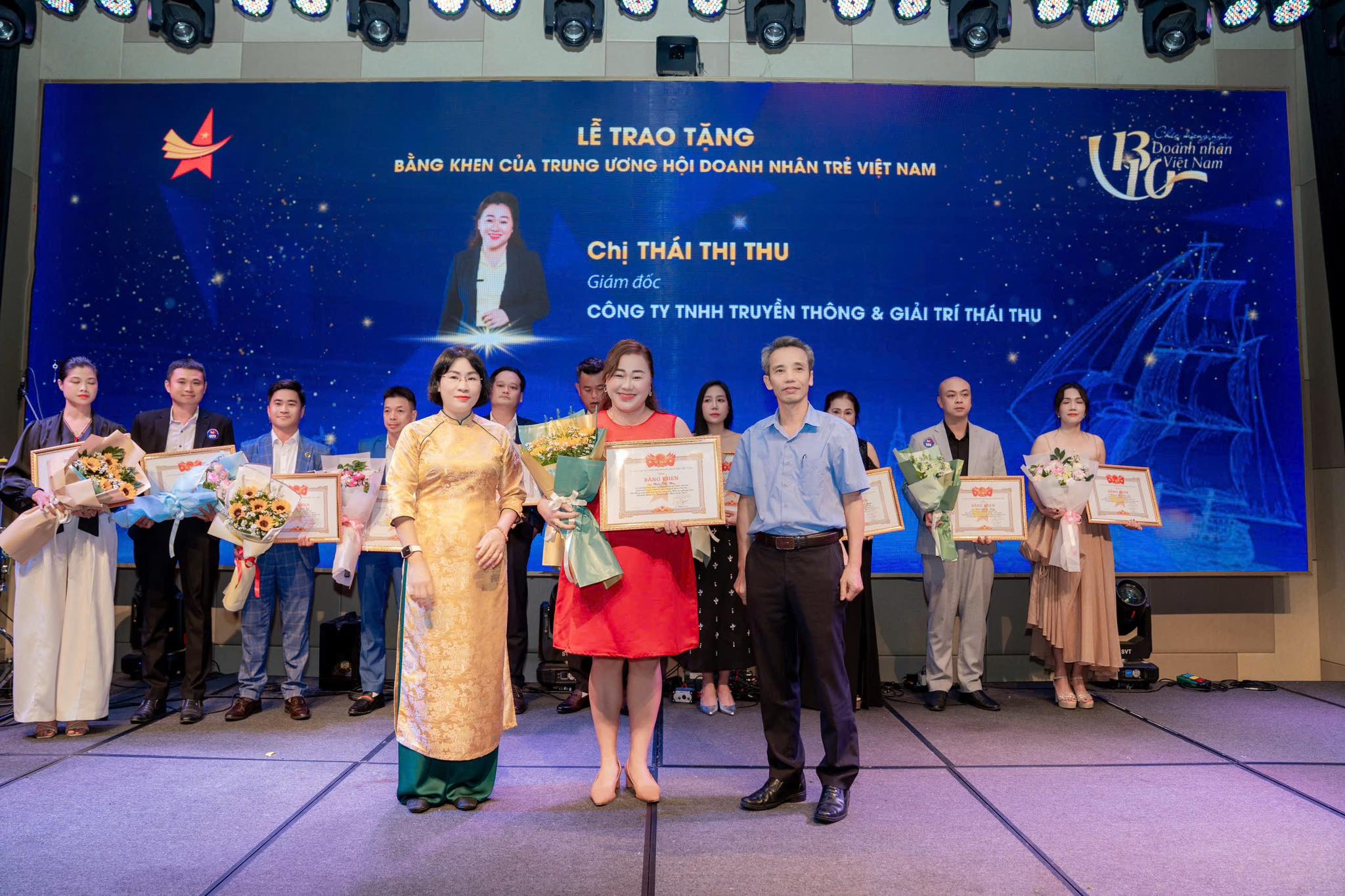 Vinh Dự Là Top 11 Doanh Nhân Trẻ Xuất Sắc Nhận Bằng Khen Của Tw Hội Doanh Nhân Trẻ